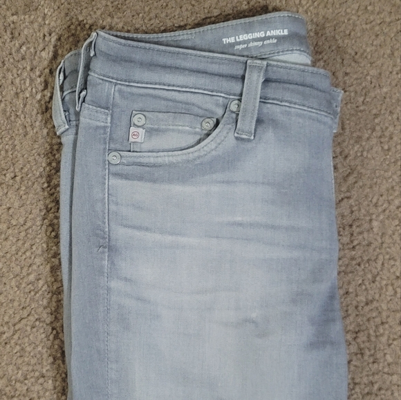 AG Legging Skinny Jean Size 27 light grey with Frayed Leg. Excellent Condition - Picture 6 of 16